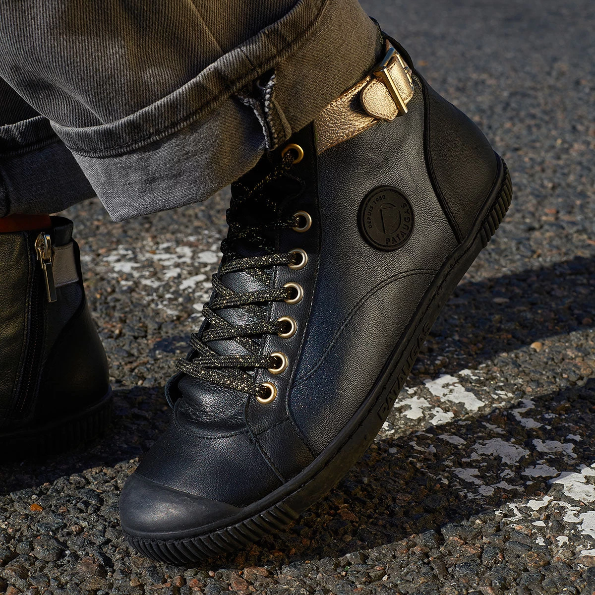 Pataugas BANJOU LATSA/MIX F4H NOIR/DORÉ 3 Pataugas BANJOU LATSA/MIX F4H NOIR/DORÉ – Image 3